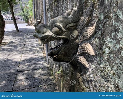 The Ancient Stone Carvings at Huilongshan Park: Unveiling History Through Art and Nature!