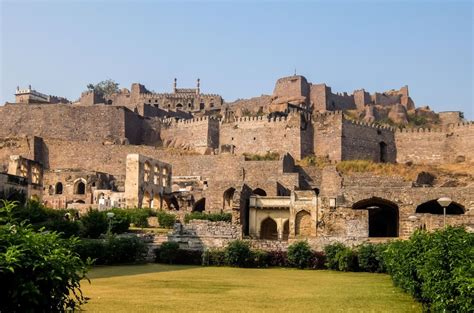 Explore the Majestic Architecture and Serene Beauty of the Golconda Fort!