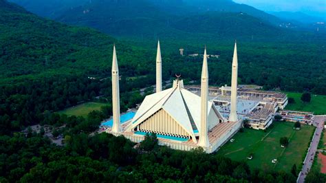 Faisal Mosque: A Majestic Marble Oasis Amidst the Bustling City of Islamabad!