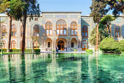 Golestan Palace: A Majestic Testament to Qajar Dynasty Grandeur and Intricate Artistic Prowess!