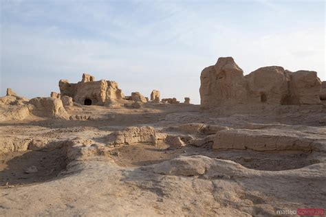 Jiaohe Ancient City: A Journey Back Through Time and Whispers of a Forgotten Dynasty!