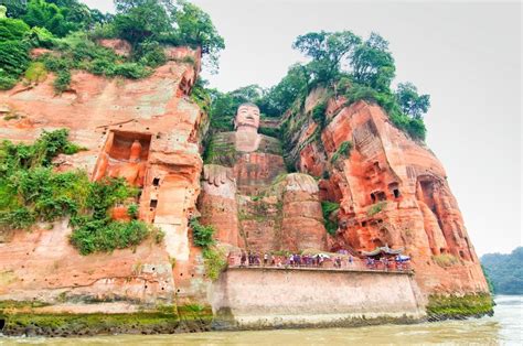 Lingyun Temple: An Enchanting Mountain Monastery and a Historic Treasure Trove!