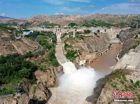 Liujiaxia Reservoir: An Unforgettable Oasis of Serenity and Breathtaking Beauty!