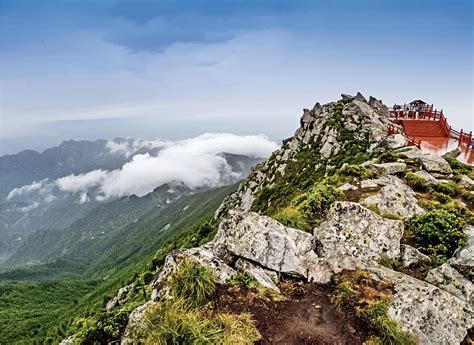 Mount Taibai: Majestic Peaks and Ancient Legends!