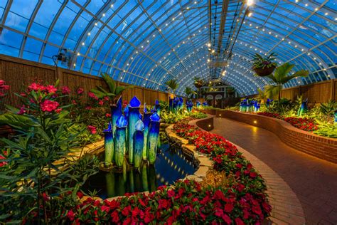 The Phipps Conservatory and Botanical Gardens: A Symphony of Blooms Under Glass!