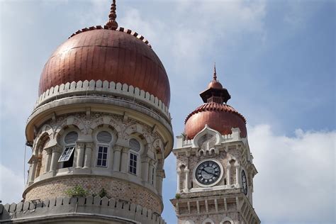 Sultan Abdul Samad Building! A Majestic Icon Steeped in Colonial History and Architectural Splendor