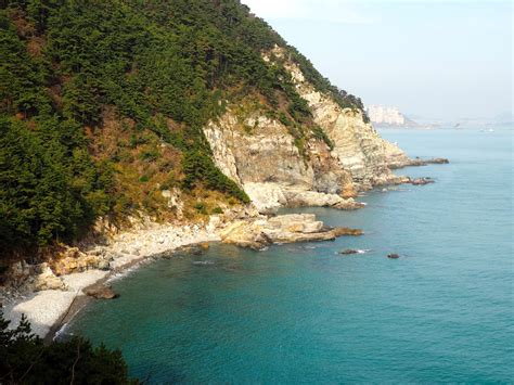 Taejongdae Park: A Majestic Coastal Wonderland and Gateway to Busan's Natural Splendor!