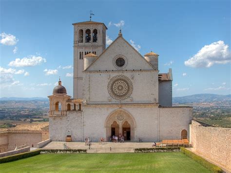  The Basilica di San Francesco d'Assisi: A Testament to Faith and Architectural Brilliance!