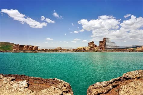 The World Heritage Site of Takht-e Soleymān: An Ancient Fire Temple Steeped in Myth and Majesty!